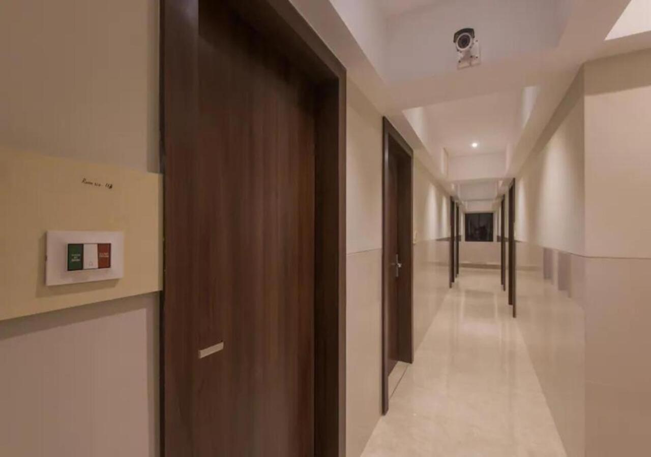 Hotel Mourya Residency ナビムンバイ エクステリア 写真